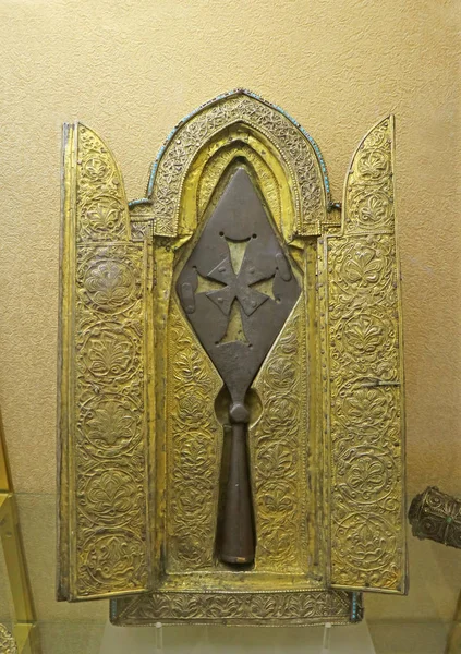 Kutsal Mızrak, Ermenistan 'daki Etchmiadzin Katedrali Müzesi' nde çarmıha gerilen İsa Hung 'un yüzünü deldiğine inanıyordu.