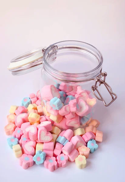 Heap Pastell Färg Marshmallow Godis Blekt Lila Bord Med Några — Stockfoto