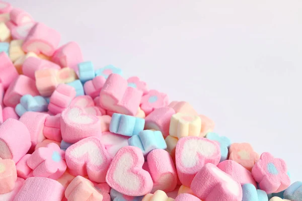 Högen Rosa Hjärta Formad Och Pastell Färg Blomma Formad Marshmallow — Stockfoto