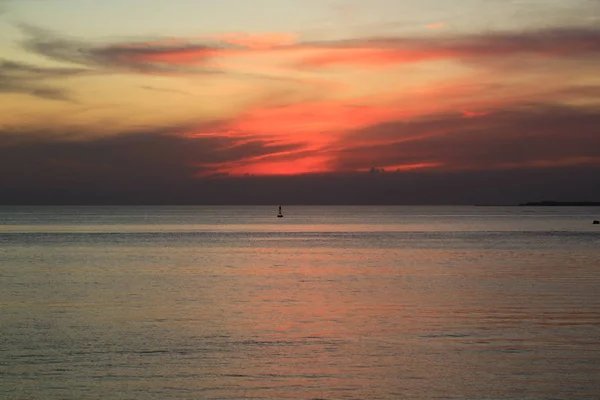 Unglaubliches Nachglühen Des Sonnenuntergangs Bewölkten Himmel Über Dem Golf Von — Stockfoto