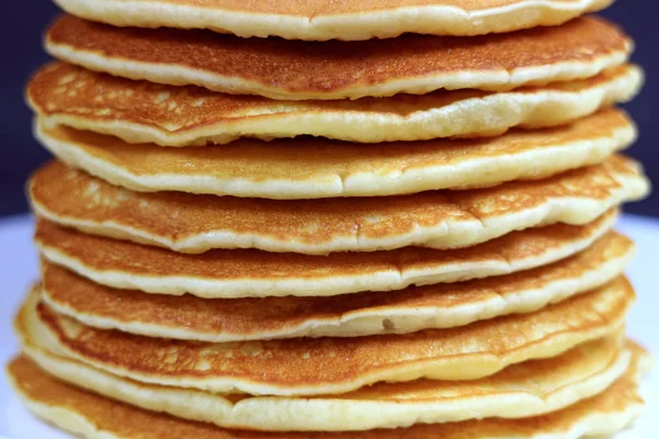Setumpuk Pancake Polos Buatan Sendiri Disajikan Piring Putih — Stok Foto