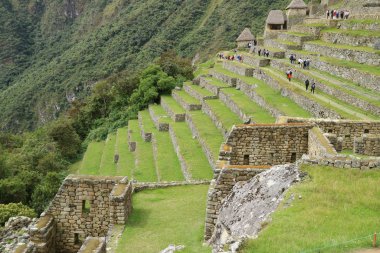 Cusco Bölgesi, Urubamba Eyaleti, Peru 'daki Machu Picchu' nun Antik İnka Yapısını Keşfeden Gezginlerin çoğu