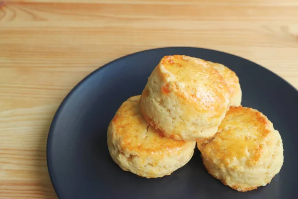 Pile Delicious Scones Black Plate Served Wooden Table Free Space — Stock Photo, Image