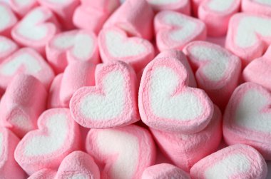 Bir çift Pastel Pembesi ve Beyaz Kalp Şekerleme Yığını Şekerleme Şekerlemesini Kapattı