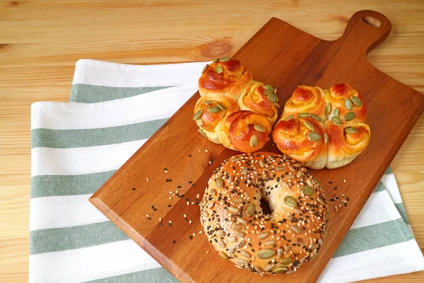 Breads Pumpkin Seeds Sunflower Seeds Sesame Different Types Wooden Tray — ストック写真