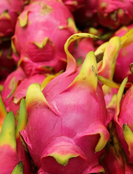 Zamknięte Vibrant Pink Dragon Fruit Strawberry Gruszka Popularne Owoce Rodzinie — Zdjęcie stockowe