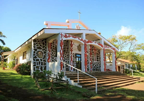 Kutsal Haç Kilisesi veya Hanga Roa Kilisesi, Şili 'nin Paskalya Adası, Hanga Roa şehrindeki Te Pito Te Henua Caddesi' nde yer alan tek Katolik Kilisesi.