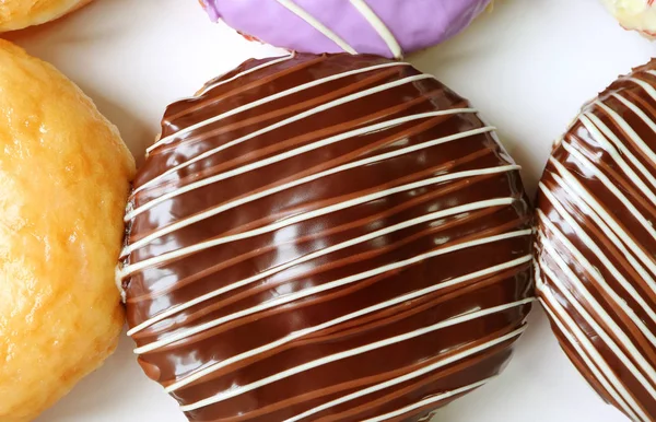 Bovenaanzicht Van Heerlijke Chocolade Geglazuurde Donut — Stockfoto