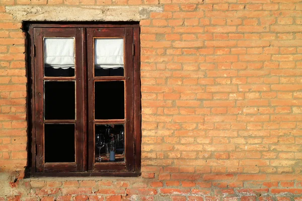 Dark Brown Wooden Window Terracotta Brick Wall Sunlight — Stock Photo, Image
