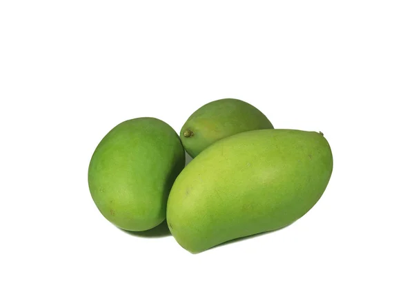 Trzy Żywe Zielone Tajskie Młode Mango Izolowane Białym Tle Wolnym — Zdjęcie stockowe
