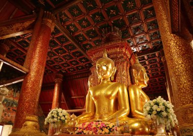 Wat Phumin Tapınağının Eşsiz ve Görkemli Altın Dört Taraflı Buda Görüntüleri, Tayland 'ın Nan eyaletindeki ünlü Budist Tapınağı