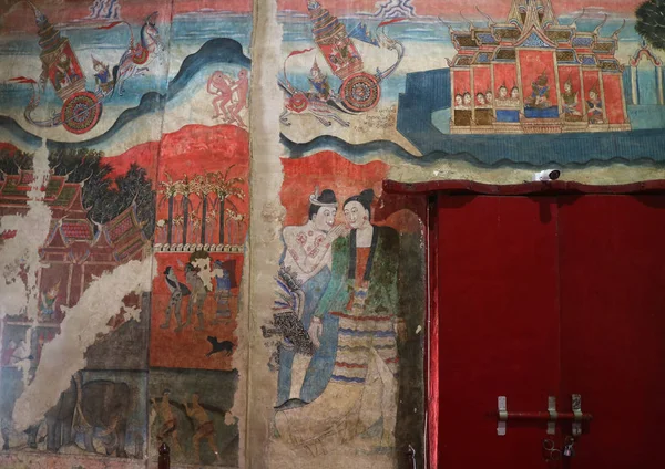 Szepczący Kochankowie Słynny Historyczny Mural Wat Phumin Buddyjskiej Świątyni Prowincji — Zdjęcie stockowe