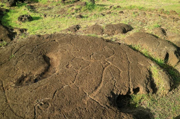 特別カヌー の一部 パパVaka考古学遺跡での古代ペトログリフイースター島 — ストック写真