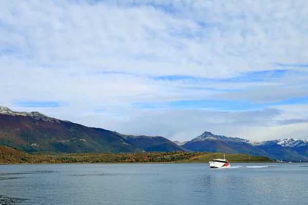 White Cruise Ship Cruising Beagle Channel Early Autumn Ushuaia Tierra — 스톡 사진