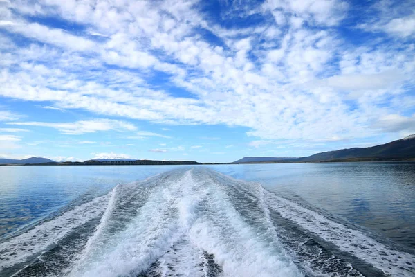 Powerful Foaming Water Stern Cruise Ship Cruising Beagle Channel Ushuaia — 图库照片