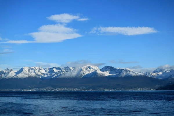 Ushuaia Southernmost City World Snow Covered Mountain Range Backdrop View — 스톡 사진