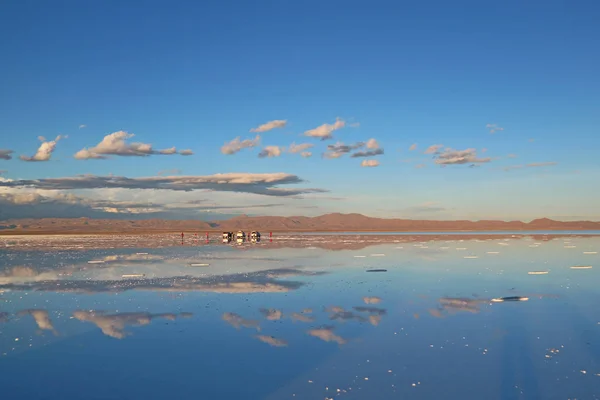 Világ Legnagyobb Tükre Tükörhatás Salar Uyuni Salt Flatsre Esős Évszak — Stock Fotó