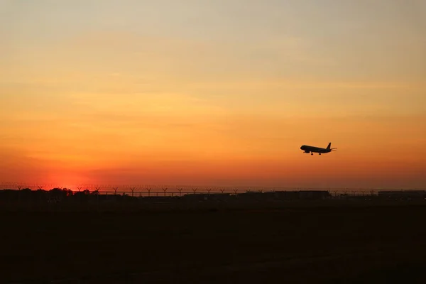 Silhouette Airplane Taking Sunset Sky — 스톡 사진