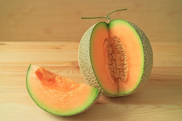 Muskmelon Mûr Frais Juteux Tranché Partir Fruit Entier Isolé Sur — Photo