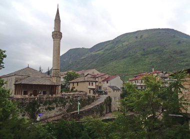 Koski Mehmed Paşa Camii ve Mostar, Bosna-Hersek, Balkanlar ve Avrupa 'nın Tarihi Kentinde Minare