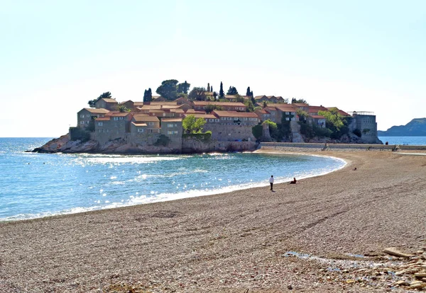 Sveti Stefan Het Zonnige Voorjaar Een Klein Eilandje Aan Adriatische — Stockfoto