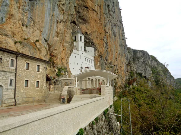 Monasterio Ostrog Increíble Lugar Sagrado Acantilado Niksic Montenegro Balcanes Europa —  Fotos de Stock
