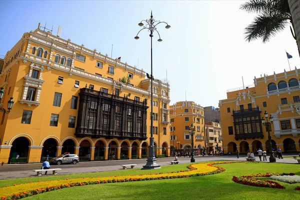 Impresionantes Edificios Coloniales Con Hermoso Jardín Plaza Mayor Lima Perú — Foto de Stock