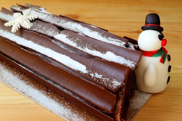 Buche Noel Chocolate Yule Log Cake Christmas Celebration Cute Snowman — Stock Photo, Image