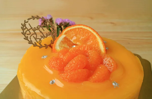 Leuchtende Farbe Mandarine Orange Geburtstagstorte Auf Dem Holztisch — Stockfoto