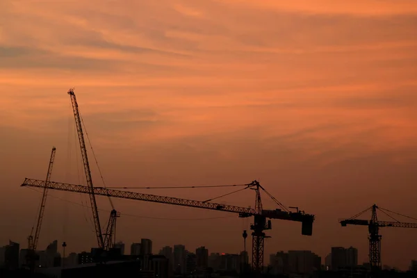 Many Construction Cranes Still Working Impressive Evening Sky — 스톡 사진