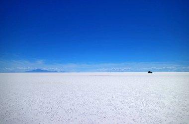 Uyuni tuz düzlükleri veya Salar de Uyuni, Bolivya, Güney Amerika 'daki dünyanın en büyük tuz düzlükleri.