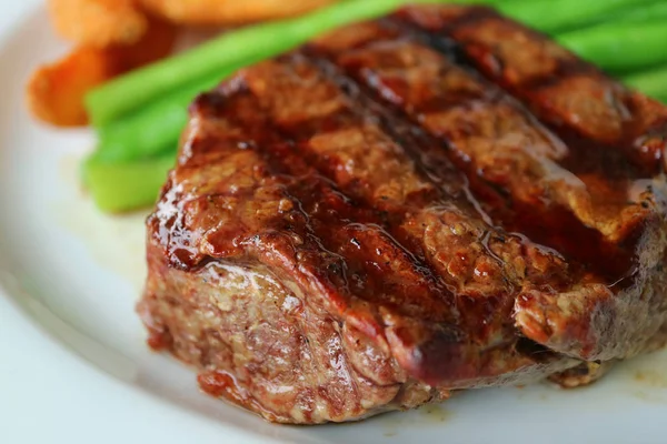 Closed Grilled Tenderloin Steak Blurred Vegetable Background — Stock Photo, Image