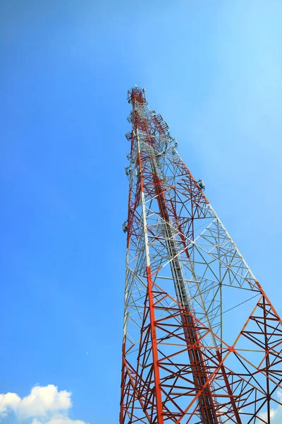 Red White Telecommunication Tower Mobile Phone Signal Tower Bright Blue — Stock Photo, Image