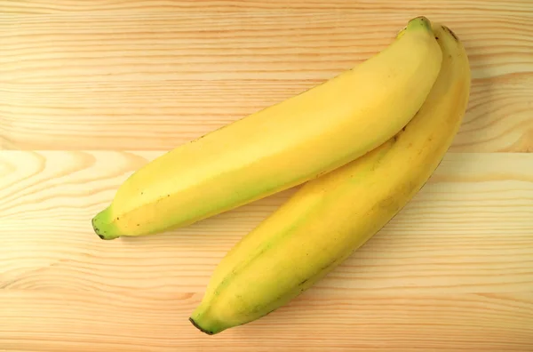 Vista Superior Duas Bananas Frescas Maduras Amarelas Cor Vibrante Isoladas — Fotografia de Stock