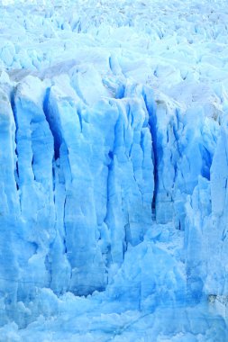 Buz mavisi rengin şaşırtıcı dokusu Perito Moreno Buzulları, Los Buzul Ulusal Parkı, El Calafate, Arjantin, Güney Amerika