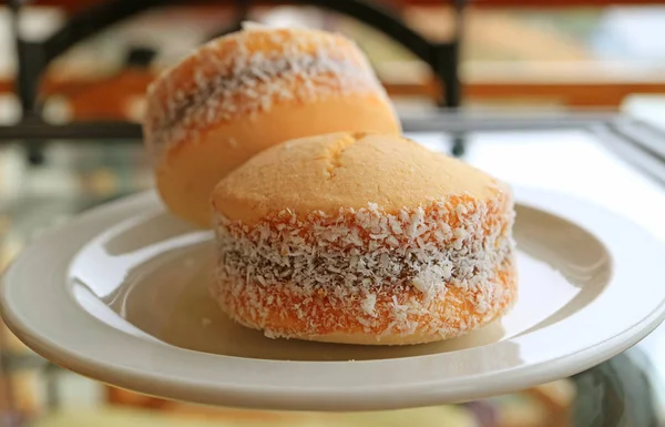 Closed Alfajores Sweets Traditional Latin American Sweetened Milk Filling Cookies — 스톡 사진