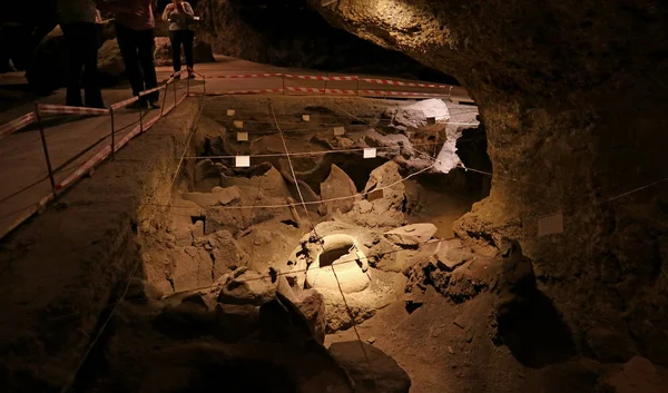 Areni-1 mağarasında, Ermenistan 'ın Vayots Dzor ili, Areni Köyü' ndeki Dünya 'nın bilinen en eski şaraphanesi