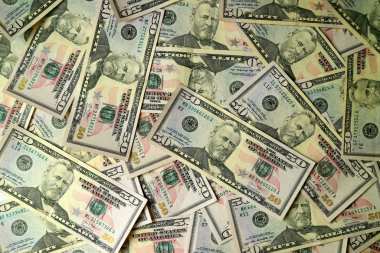 Birleşik Devletler yığınının en üst görüntüsü. 50 dolarlık banknotlar.
