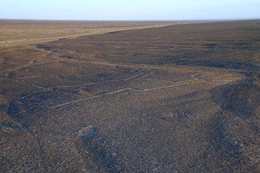 Nazca çizgileri, Peru 'nun Nazca çölündeki izleme platformunun tepesinden Los Manos (eller) olarak adlandırılır.