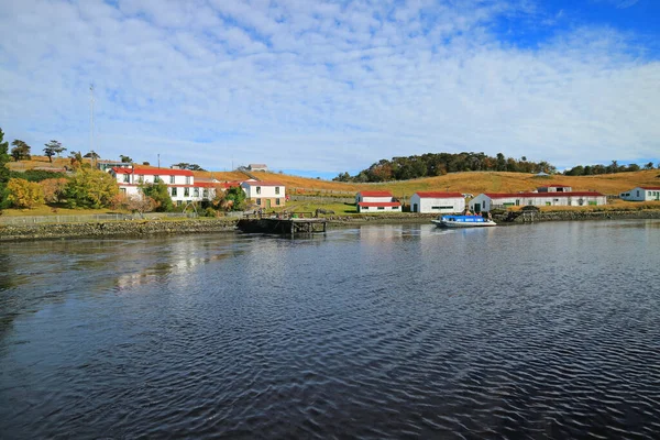 Navio Cruzeiro Saindo Rancho Histórico Pequena Ilha Canal Beagle Ushuaia — Fotografia de Stock