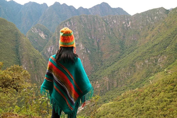 One Young Woman Looking Spectacular View Mountain Range Huayna Picchu — Stock Photo, Image