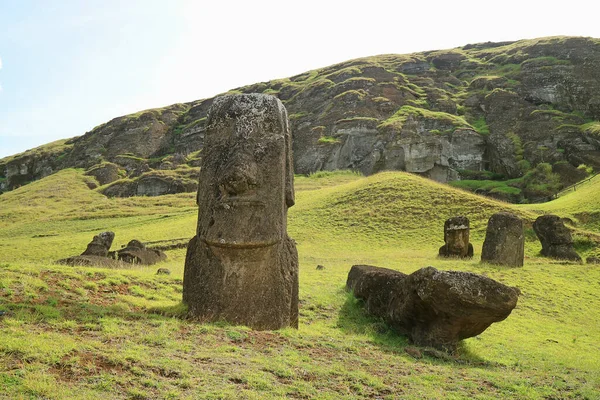 Wulkan Rano Raraku Legendarny Kamieniołom Moai Wyspie Wielkanocnej — Zdjęcie stockowe