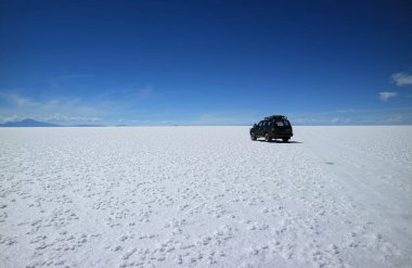 Güney Amerika, Bolivya 'daki Salar de Uyuni ya da Uyuni Tuz Düzlükleri' nde macera yolculuğu