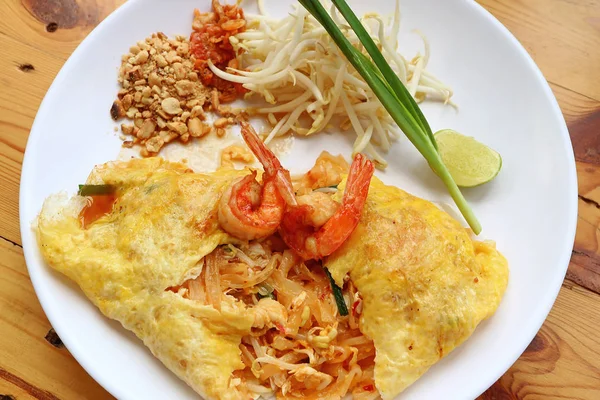 Thai Style Fried Egg Wrapped Stir Fried Noodle Pad Thai — Stock Photo, Image