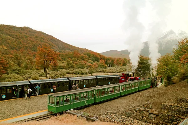 Passagerer End World Train Macarena Waterfall Station Udflugten Tierra Del - Stock-foto