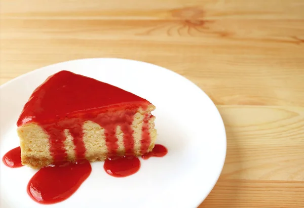 Plate Baked Cheesecake Raspberry Sauce Served Wooden Table — Stock Photo, Image