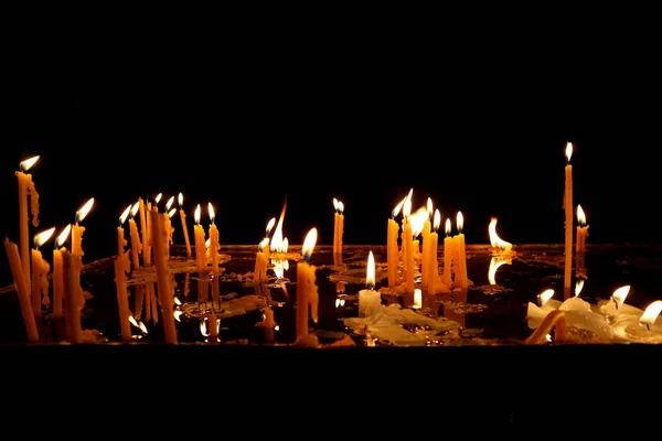 Горящие Свечи Внутри Армянской Православной Церкви — стоковое фото