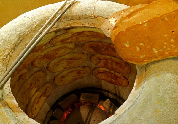 Moderní Plynová Tonirová Trouba Pečení Arménských Tradičních Chlebů — Stock fotografie