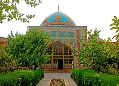 Erivan Mavi Camii, Ermenistan 'ın Erivan Merkez Bölgesi Mashtots Bulvarı' nda yer alan Ermenistan 'ın en büyük ve tek aktif camii.