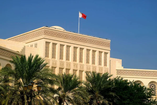 Bandiera Del Bahrein Sullo Splendido Edificio Stile Arabo Manama Bahrein — Foto Stock